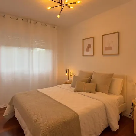 Vivienda Olga, Piso Tranquilo Con Parking A 10 Min De Santiago