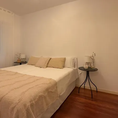 Vivienda Olga, Piso Tranquilo Con Parking A 10 Min De Santiago Apartmán