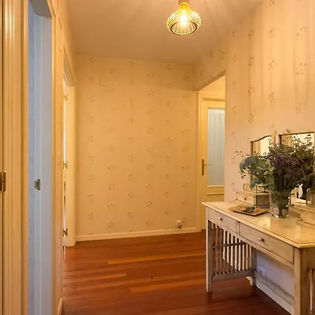 Vivienda Olga, Piso Tranquilo Con Parking A 10 Min De Santiago Apartmán Sigueiro